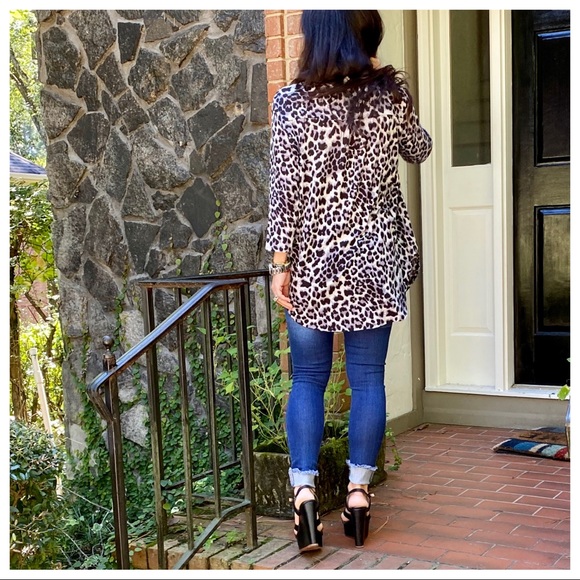 ShopEvelynne Grey Leopard loose fit chic tunic top - Picture 6 of 8